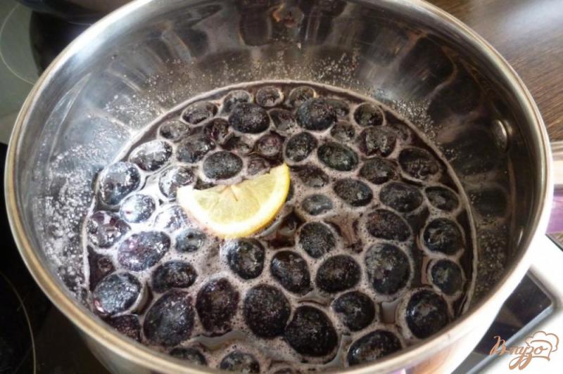 Фото приготовление рецепта: Варенье из черного винограда с лимоном шаг №2