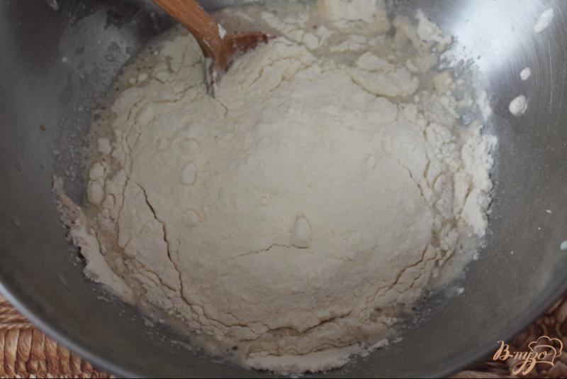 Фото приготовление рецепта: Дрожжевые пирожки с абрикосом шаг №2