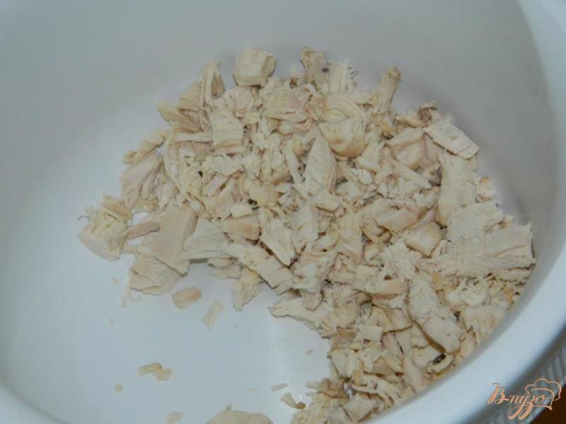 Фото приготовление рецепта: Салат с курицей апельсинами и крабовыми палочками шаг №1