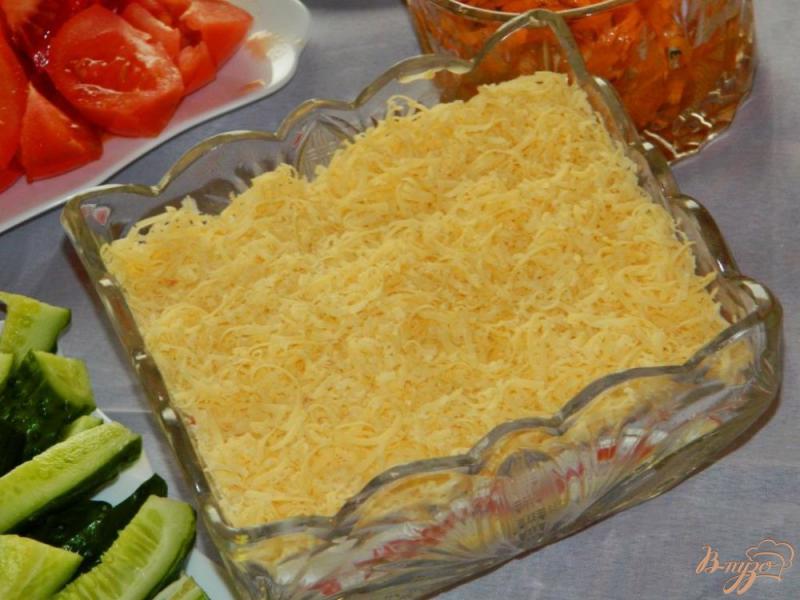 Фото приготовление рецепта: Салат с курицей апельсинами и крабовыми палочками шаг №6