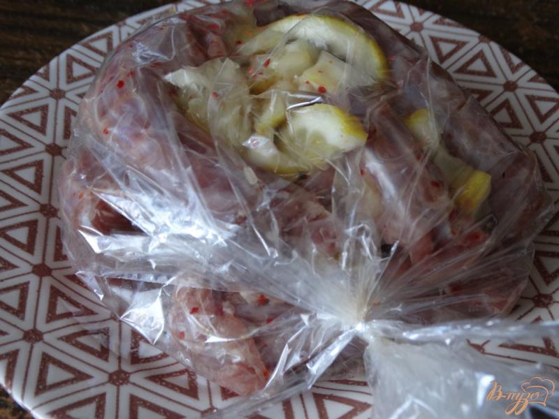 Фото приготовление рецепта: Куриные шейки со вкусом Чили-лимон шаг №4