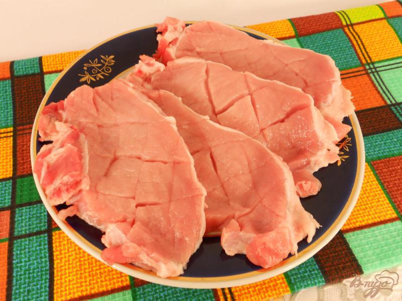 Фото приготовление рецепта: Острые свиные стейки с мандариново-медовым соусом шаг №3
