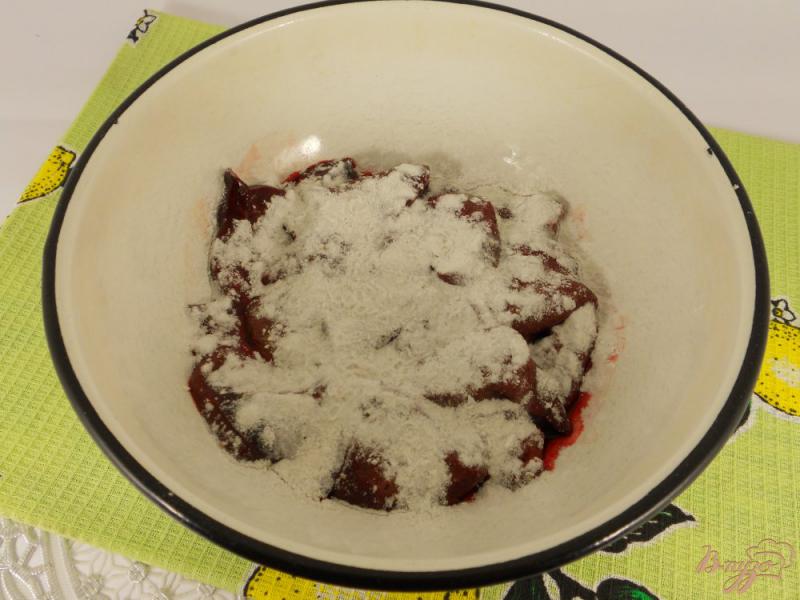 Фото приготовление рецепта: Cвиная печень в томатно-соевом соусе шаг №2