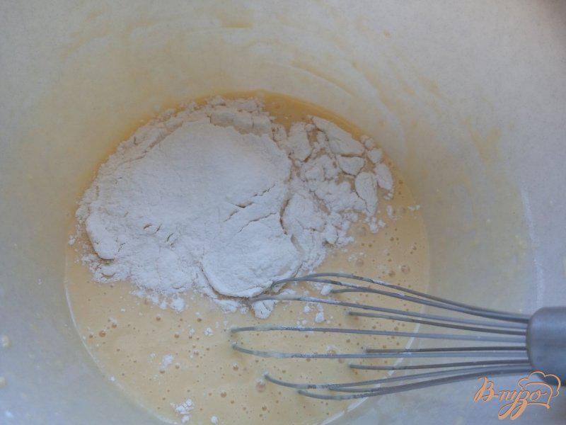 Фото приготовление рецепта: Пудинг-кекс с айвой шаг №2