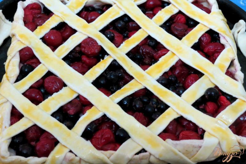 Фото приготовление рецепта: Открытый пирог с ягодами шаг №5
