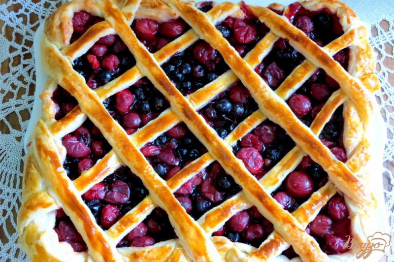 Фото приготовление рецепта: Открытый пирог с ягодами шаг №6