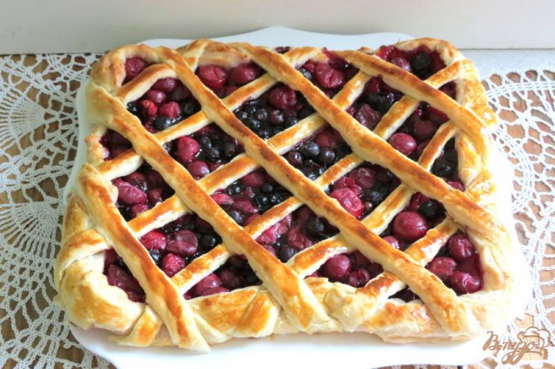 Фото приготовление рецепта: Открытый пирог с ягодами шаг №7