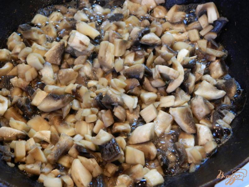 Фото приготовление рецепта: Перец фаршированный рисом и грибами шаг №3
