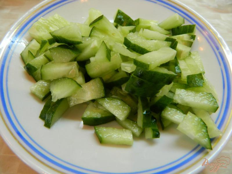 Фото приготовление рецепта: Легкий весенний салат со сметаной шаг №2