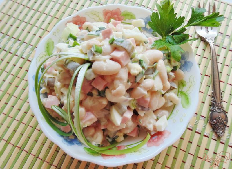 Фото приготовление рецепта: Салат с фасолью и колбасой шаг №8
