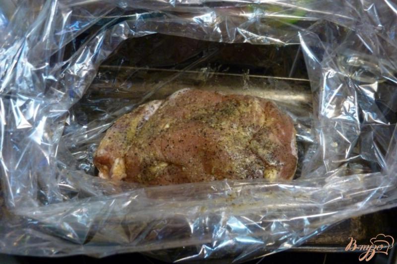 Фото приготовление рецепта: Свинина с сухой горчицей, запеченная в рукаве шаг №6