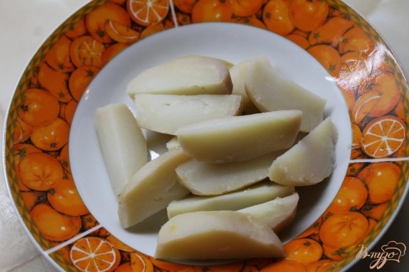 Фото приготовление рецепта: Картофельные дольки с сыром и тимьяном шаг №1