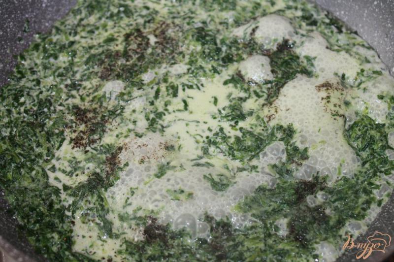 Фото приготовление рецепта: Тальятелле со шпинатом в сливках шаг №2