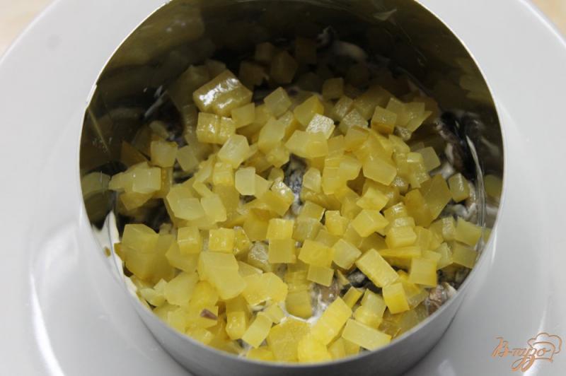 Фото приготовление рецепта: Салат с куриными потрохами и сухариками шаг №6