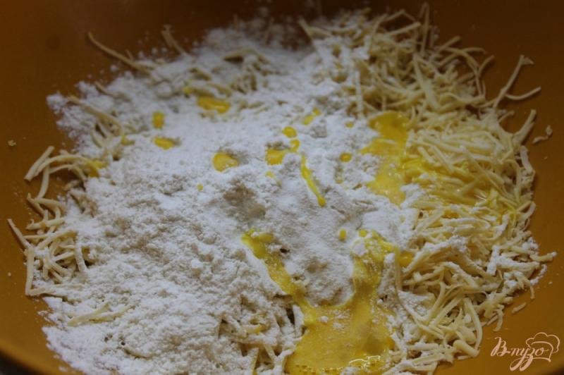 Фото приготовление рецепта: Закуска из сырных палочек к пиву шаг №2