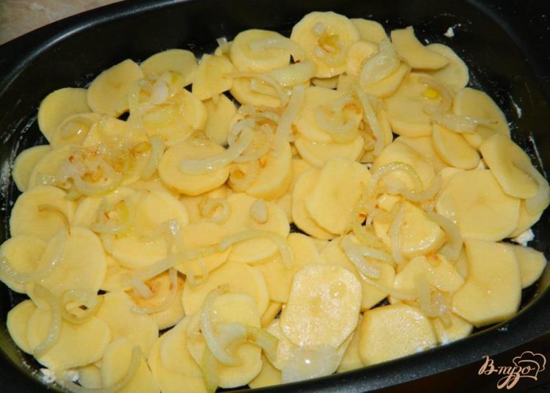 Фото приготовление рецепта: Картошка запеченная с сыром шаг №2