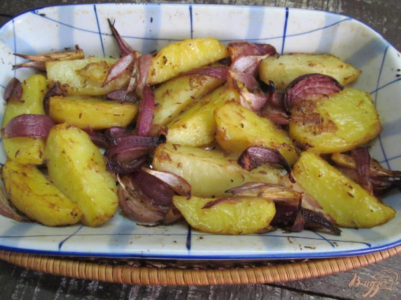 Фото приготовление рецепта: Картофель под бальзамическим уксусом шаг №4