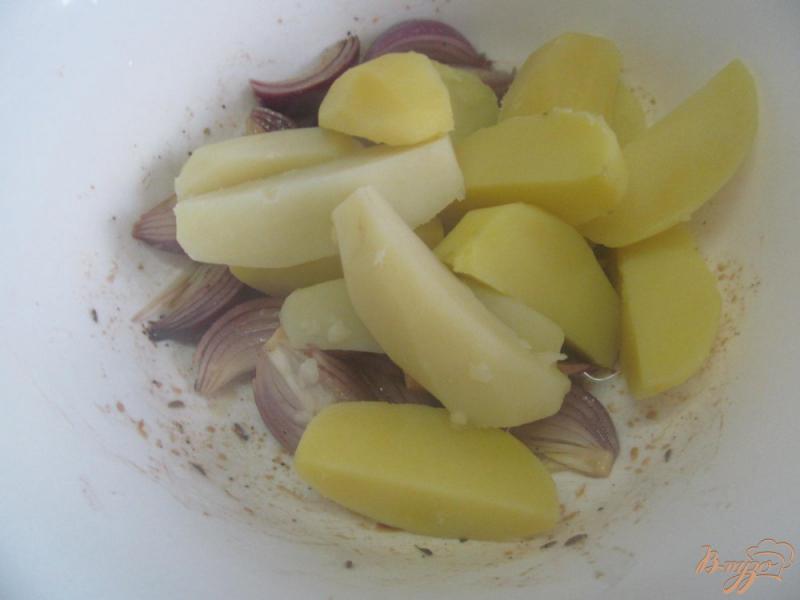 Фото приготовление рецепта: Картофель под бальзамическим уксусом шаг №2