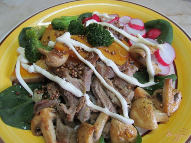 Фото приготовление рецепта: Салат из редиса с тыквой шаг №6