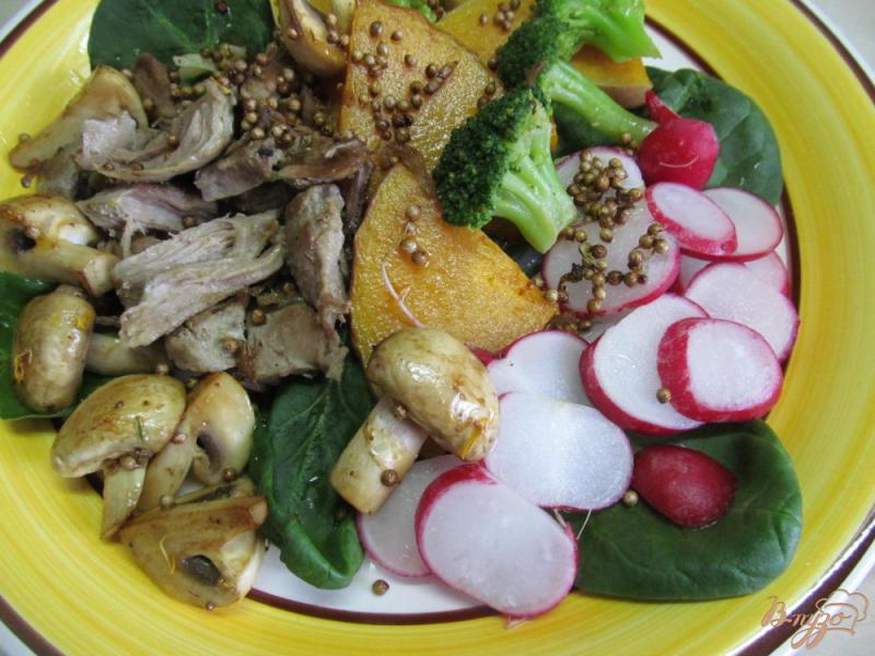 Фото приготовление рецепта: Салат из редиса с тыквой шаг №5