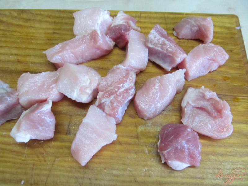 Фото приготовление рецепта: Свинина в тесте тушенная с овощами шаг №1
