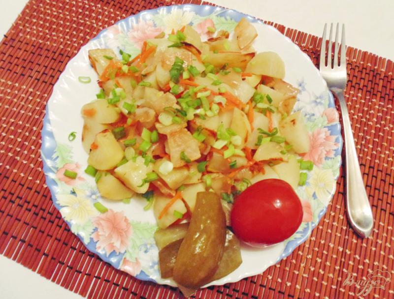 Фото приготовление рецепта: Картофель запечёный с луком и салом шаг №7