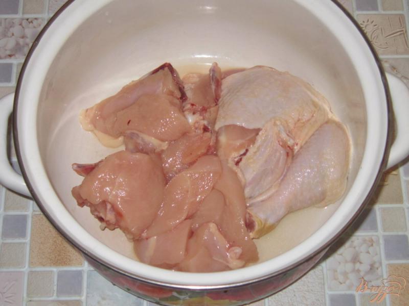 Фото приготовление рецепта: Куриный суп с яйцом и фасолью шаг №1