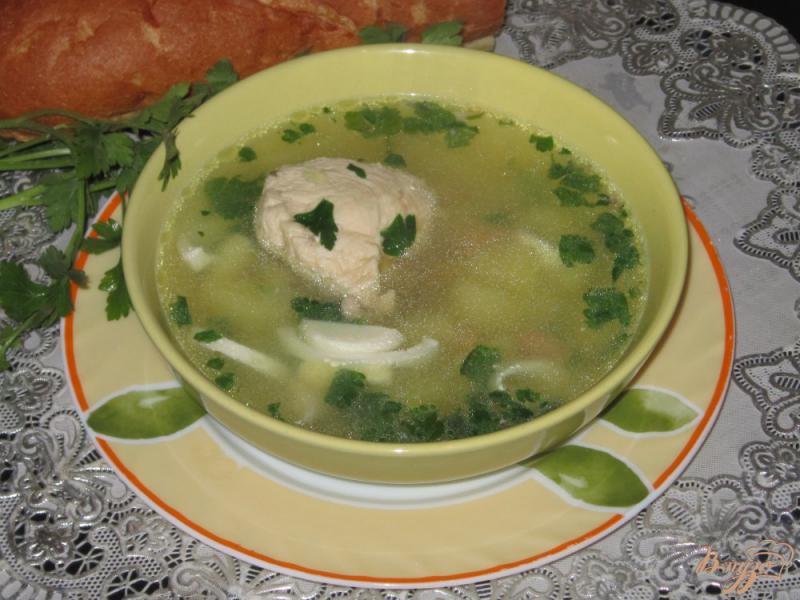 Фото приготовление рецепта: Куриный суп с яйцом и фасолью шаг №8