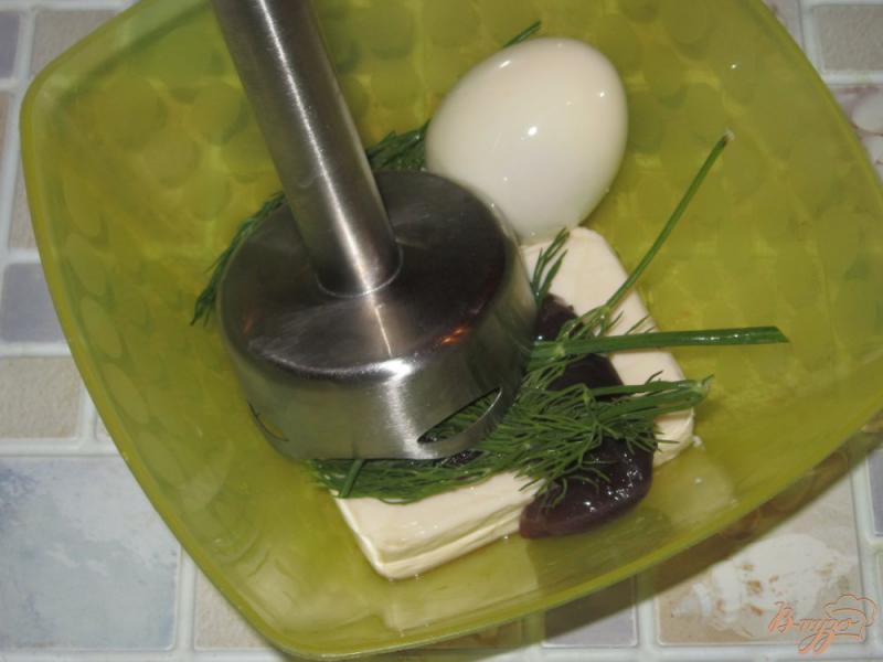Фото приготовление рецепта: Канапе с икрой соленой сельди шаг №2