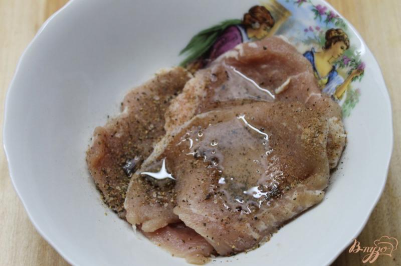 Фото приготовление рецепта: Свиная вырезка с жаренными кабачками шаг №2