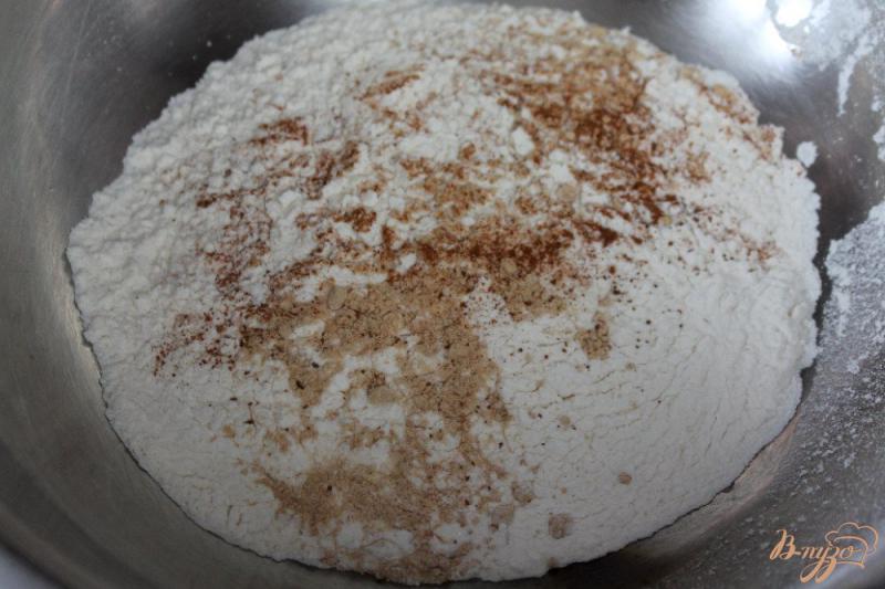 Фото приготовление рецепта: Пряный творожный пирог с изюмом шаг №1