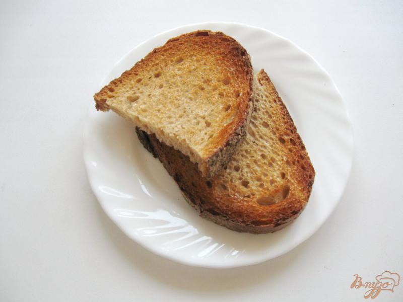 Фото приготовление рецепта: Тосты с ржаным хлебом и черемшой шаг №2