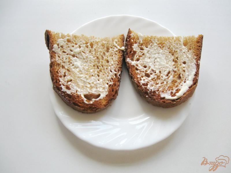Фото приготовление рецепта: Тосты с ржаным хлебом и черемшой шаг №7