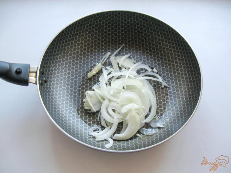 Фото приготовление рецепта: Перловая каша с мясом и грибами шаг №3