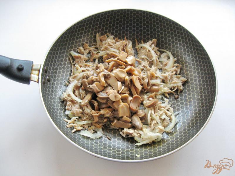 Фото приготовление рецепта: Перловая каша с мясом и грибами шаг №5