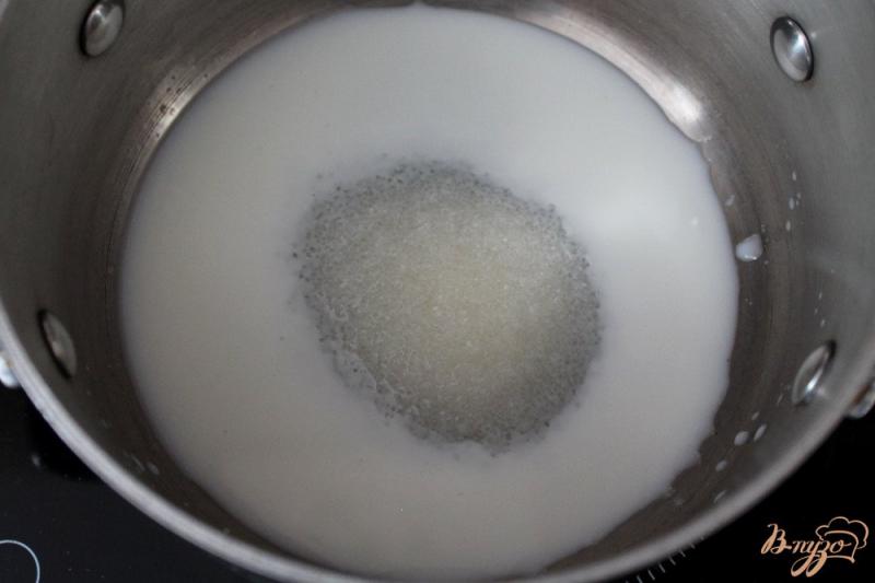 Фото приготовление рецепта: Молочные коржики на подсолнечном масле с колотым арахисом шаг №1