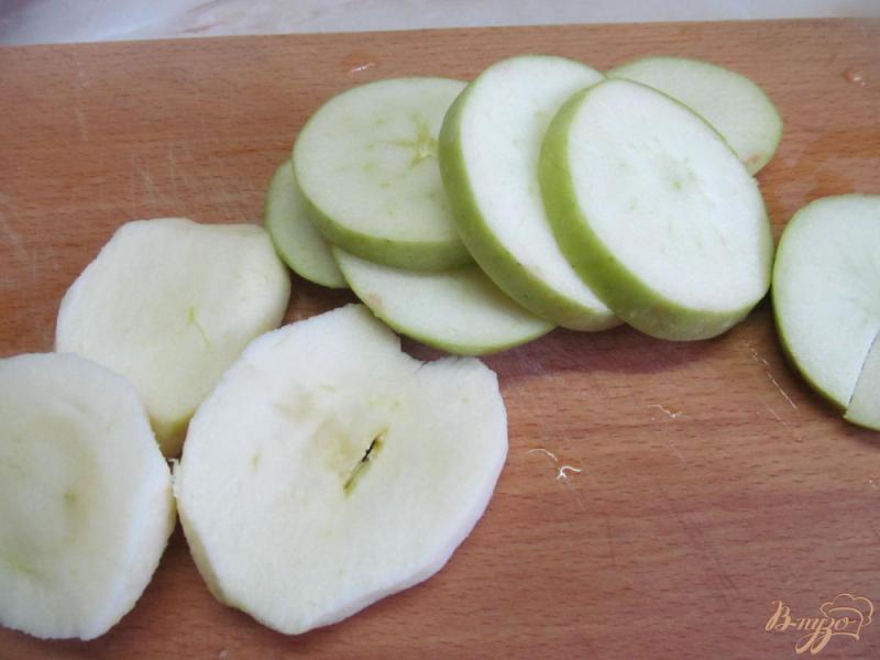 Фото приготовление рецепта: Диетические оладьи из яблок шаг №3