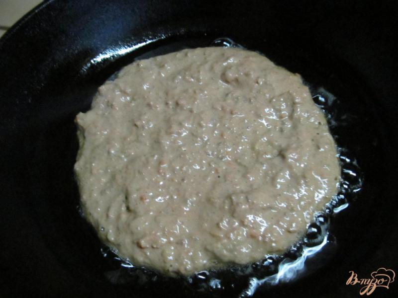 Фото приготовление рецепта: Закусочный торт из вареной печени шаг №6