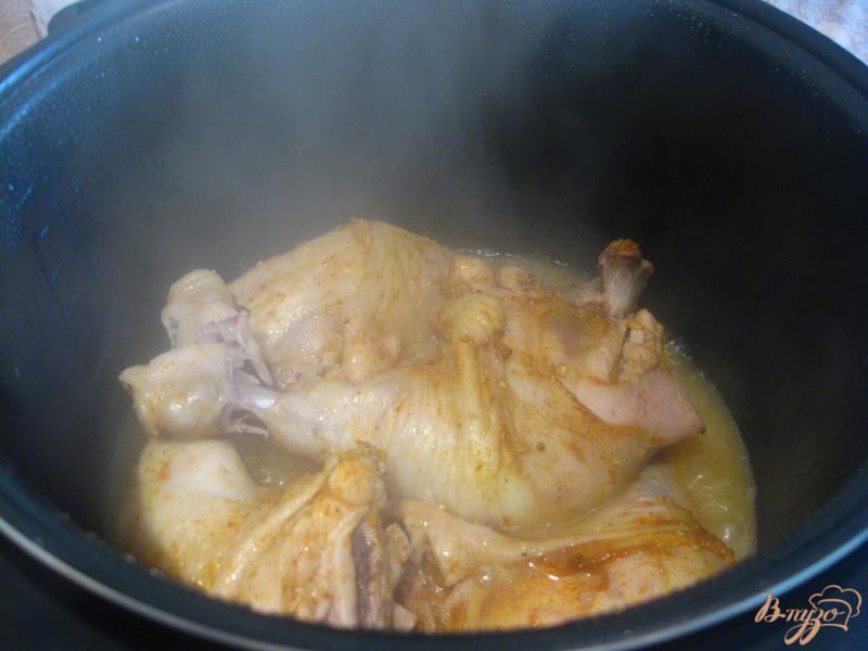 Фото приготовление рецепта: Куриные окорочка тушеные в мультиварке шаг №4