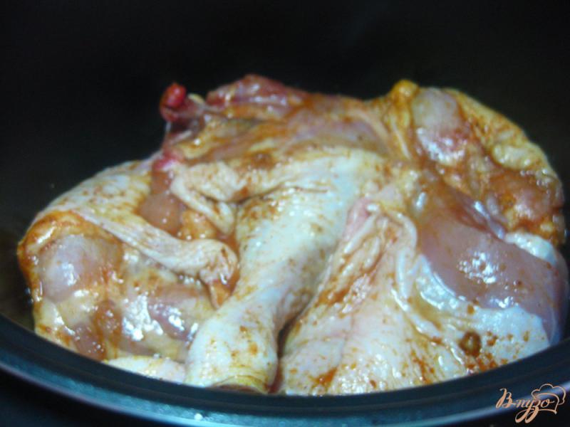 Фото приготовление рецепта: Куриные окорочка тушеные в мультиварке шаг №3