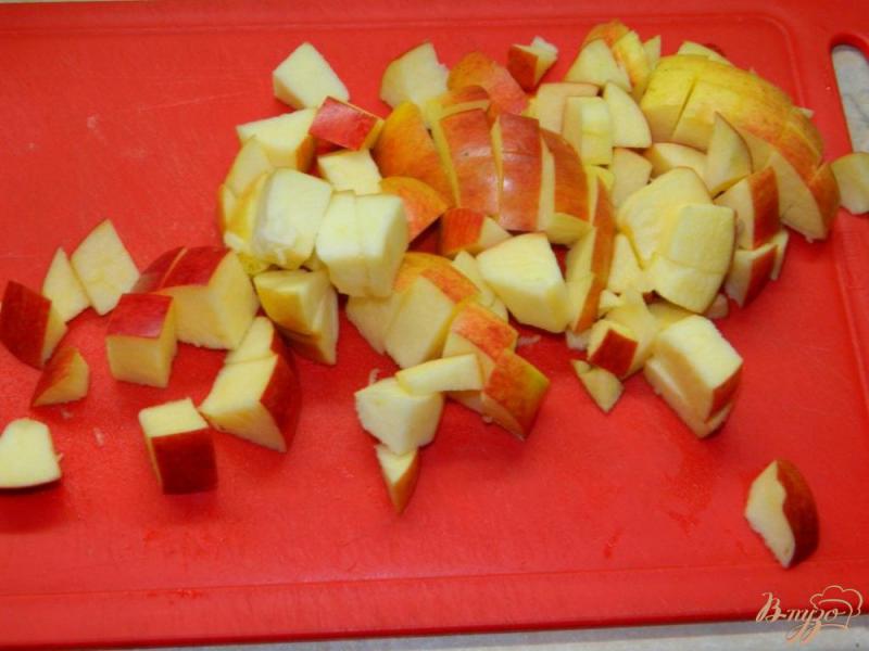 Фото приготовление рецепта: Оладьи с творогом и яблоками шаг №3