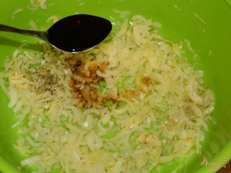 Фото приготовление рецепта: Курица маринованная в луке и соевом соусе шаг №2