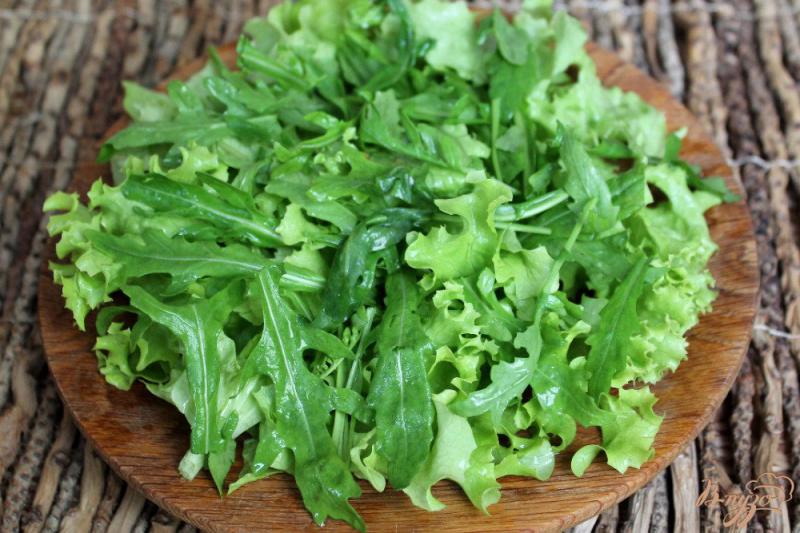 Фото приготовление рецепта: Зеленый салат с телятиной и сулугуни шаг №2