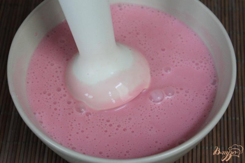 Фото приготовление рецепта: Йогурт с калиной и медом шаг №4
