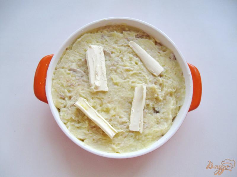 Фото приготовление рецепта: Картофельная запеканка с курицей и  и сыром шаг №6