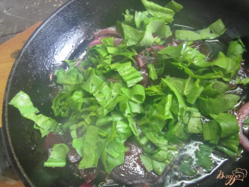 Фото приготовление рецепта: Салат из свеклы с помидором и шпинатом шаг №2