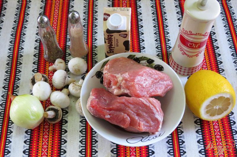 Фото приготовление рецепта: Свинина с грибами в сливках шаг №1
