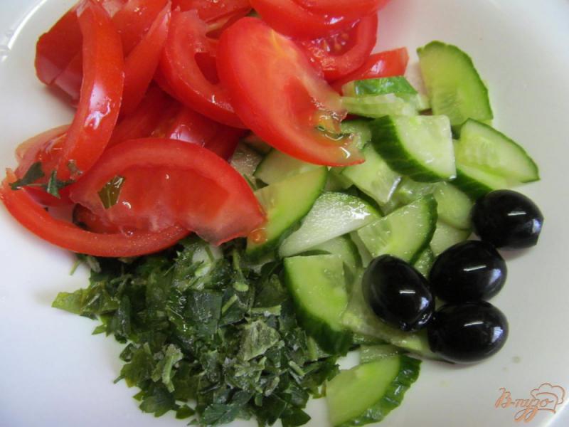 Фото приготовление рецепта: Овощной салат с необычным соусом шаг №3
