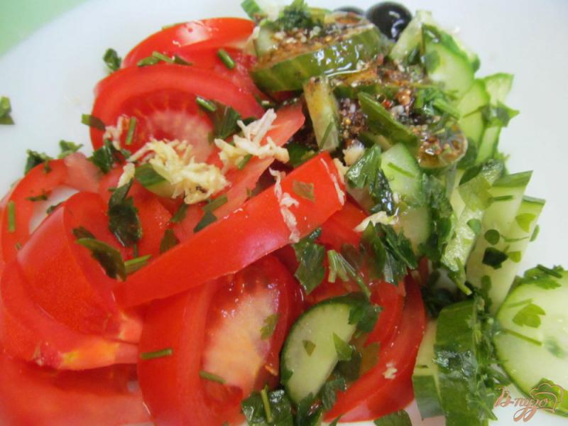 Фото приготовление рецепта: Овощной салат с необычным соусом шаг №5