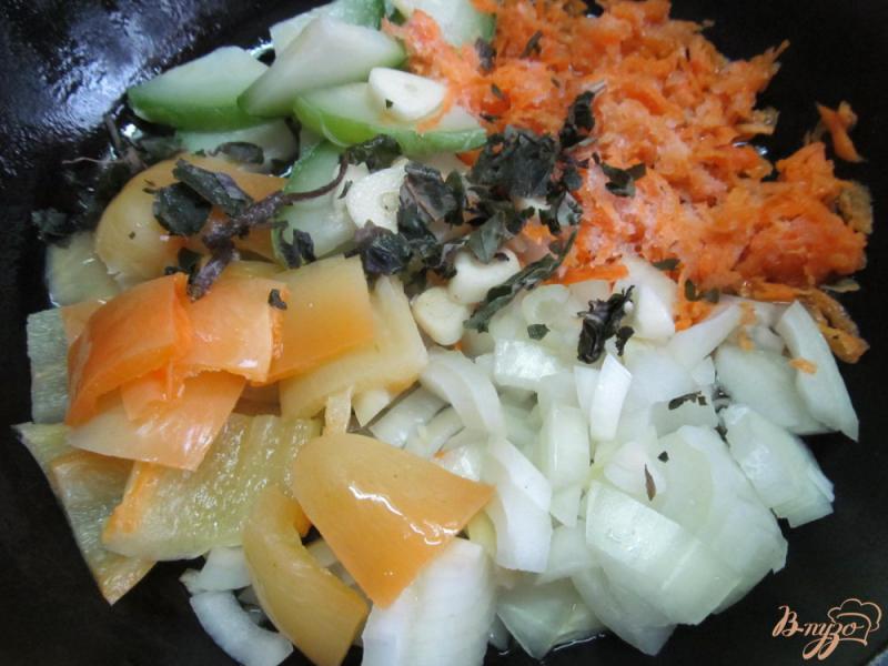 Фото приготовление рецепта: Пшенная каша с овощами шаг №3